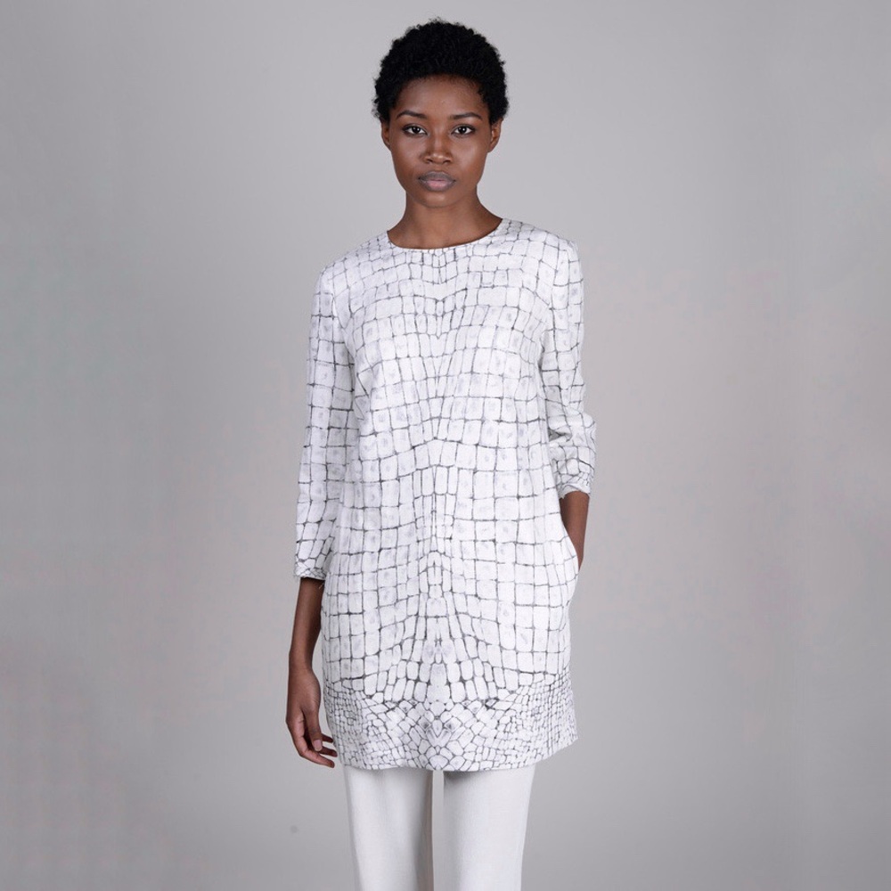 Raquel Allegra Bleached Gator Linen Shift Dress in White Black Size 1 (Small)